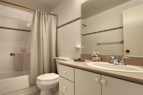 Снять в аренду кондоминиум в Холливуд, Флорида 2 спальни, 102.19м2, № 2034220 - фото 11