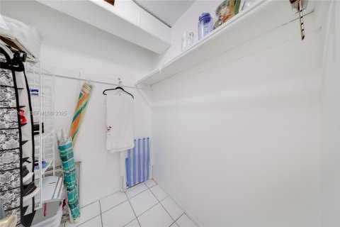 Condominio en venta en Miami Beach, Florida, 1 dormitorio, 60.76 m2 № 2076881 - foto 14