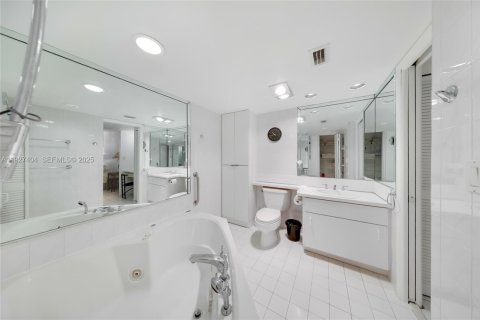 Condominio en venta en Miami Beach, Florida, 1 dormitorio, 60.76 m2 № 2076881 - foto 7
