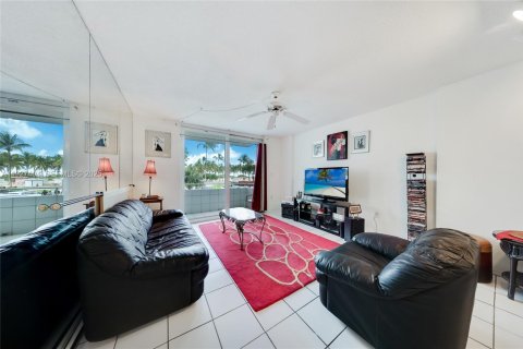 Condominio en venta en Miami Beach, Florida, 1 dormitorio, 60.76 m2 № 2076881 - foto 3