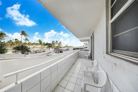 Condominio en Miami Beach, Florida, 1 dormitorio  № 2076881