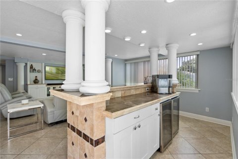 House in Tampa, Florida 4 bedrooms, 256.41 sq.m. № 1747055 - photo 20