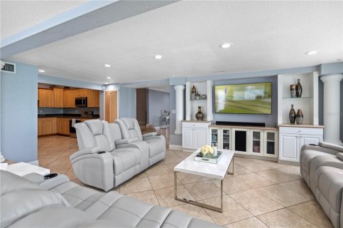 House in Tampa, Florida 4 bedrooms, 256.41 sq.m. № 1747055 - photo 11