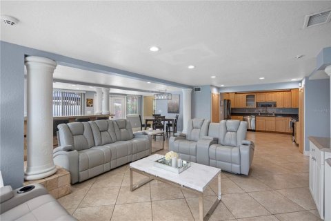 House in Tampa, Florida 4 bedrooms, 256.41 sq.m. № 1747055 - photo 16