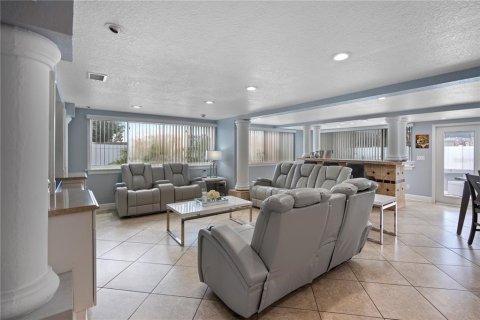 House in Tampa, Florida 4 bedrooms, 256.41 sq.m. № 1747055 - photo 7