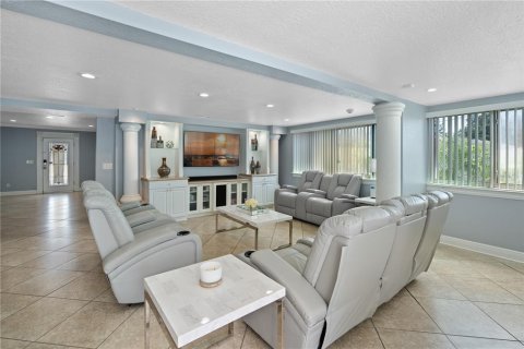 House in Tampa, Florida 4 bedrooms, 256.41 sq.m. № 1747055 - photo 9