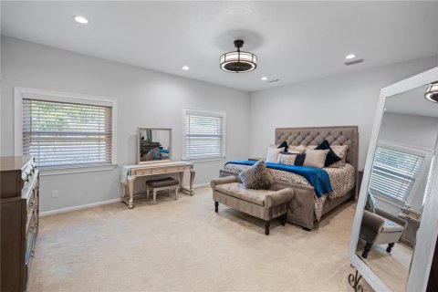 House in Tampa, Florida 4 bedrooms, 256.41 sq.m. № 1747055 - photo 25