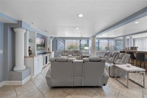 House in Tampa, Florida 4 bedrooms, 256.41 sq.m. № 1747055 - photo 8