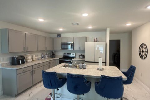 House in Port St. Lucie, Florida 4 bedrooms, 195.56 sq.m. № 2083411 - photo 8