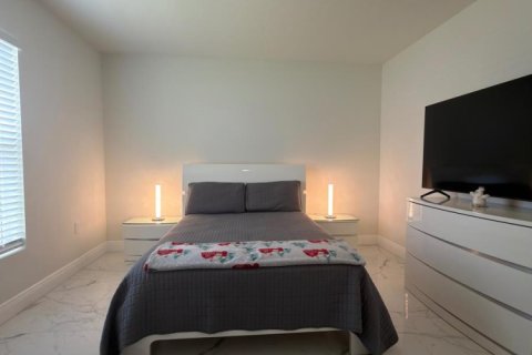 House in Port St. Lucie, Florida 4 bedrooms, 195.56 sq.m. № 2083411 - photo 26