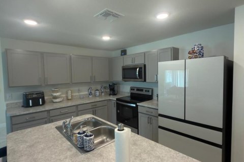 House in Port St. Lucie, Florida 4 bedrooms, 195.56 sq.m. № 2083411 - photo 9