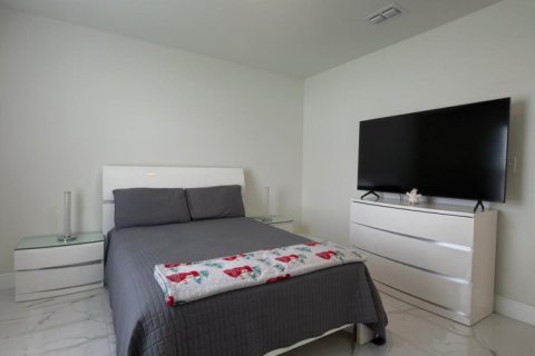 House in Port St. Lucie, Florida 4 bedrooms, 195.56 sq.m. № 2083411 - photo 25