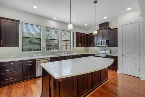 Adosado en venta en Orlando, Florida, 3 dormitorios, 203.08 m2 № 1805251 - foto 2