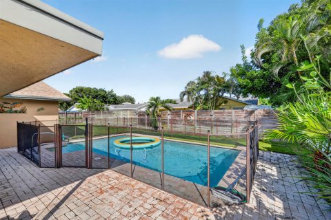 Villa ou maison à vendre à Deerfield Beach, Floride: 3 chambres, 173.26 m2 № 2431284 - photo 13