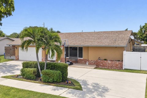 Villa ou maison à vendre à Deerfield Beach, Floride: 3 chambres, 173.26 m2 № 2431284 - photo 4