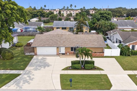 Villa ou maison à vendre à Deerfield Beach, Floride: 3 chambres, 173.26 m2 № 2431284 - photo 3
