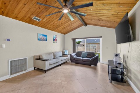 Villa ou maison à vendre à Deerfield Beach, Floride: 3 chambres, 173.26 m2 № 2431284 - photo 28