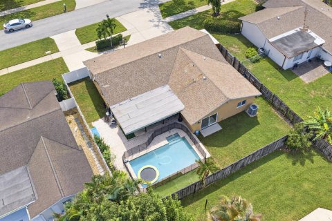 Villa ou maison à vendre à Deerfield Beach, Floride: 3 chambres, 173.26 m2 № 2431284 - photo 6