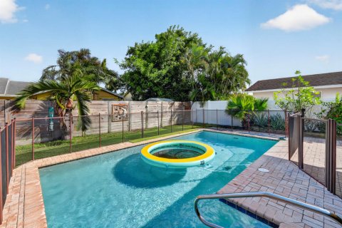 Villa ou maison à vendre à Deerfield Beach, Floride: 3 chambres, 173.26 m2 № 2431284 - photo 10