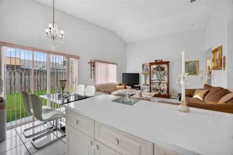 House in Homestead, Florida 4 bedrooms, 196.02 sq.m. № 1923980 - photo 8