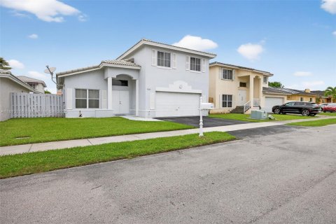 House in Homestead, Florida 4 bedrooms, 196.02 sq.m. № 1923980 - photo 1