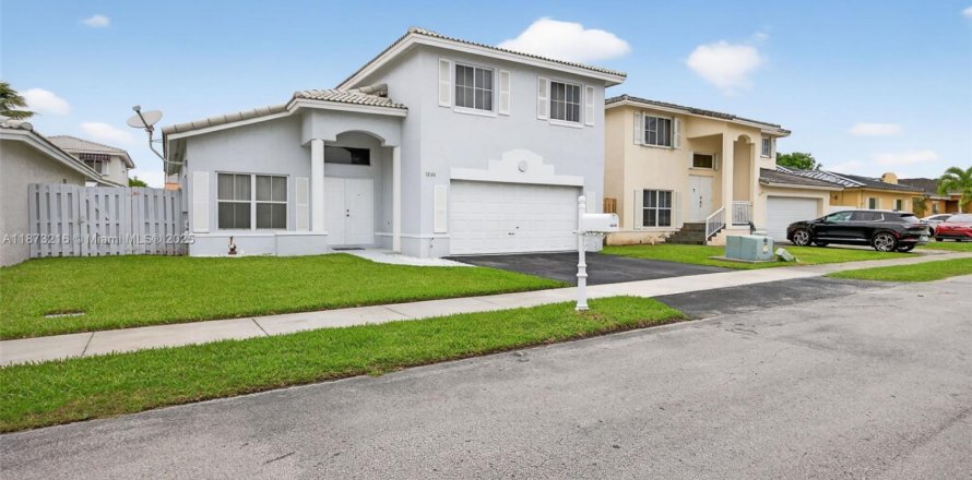 House in Homestead, Florida 4 bedrooms, 196.02 sq.m. № 1923980