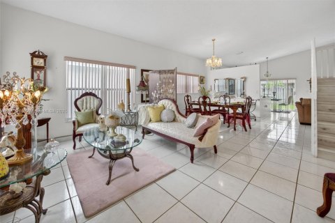 House in Homestead, Florida 4 bedrooms, 196.02 sq.m. № 1923980 - photo 3