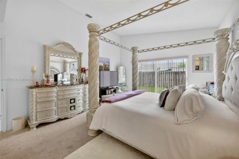 House in Homestead, Florida 4 bedrooms, 196.02 sq.m. № 1923980 - photo 11