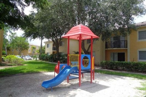 Copropriété à louer à Royal Palm Beach, Floride: 2 chambres, 103.31 m2 № 1223541 - photo 1
