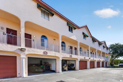 Touwnhouse à louer à Pompano Beach, Floride: 3 chambres, 160.54 m2 № 2178020 - photo 2