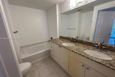 Купить кондоминиум в Холливуд, Флорида 1 спальня, 69.21м2, № 1936555 - фото 25