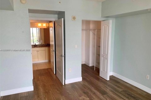 Купить кондоминиум в Холливуд, Флорида 1 спальня, 69.21м2, № 1936555 - фото 24