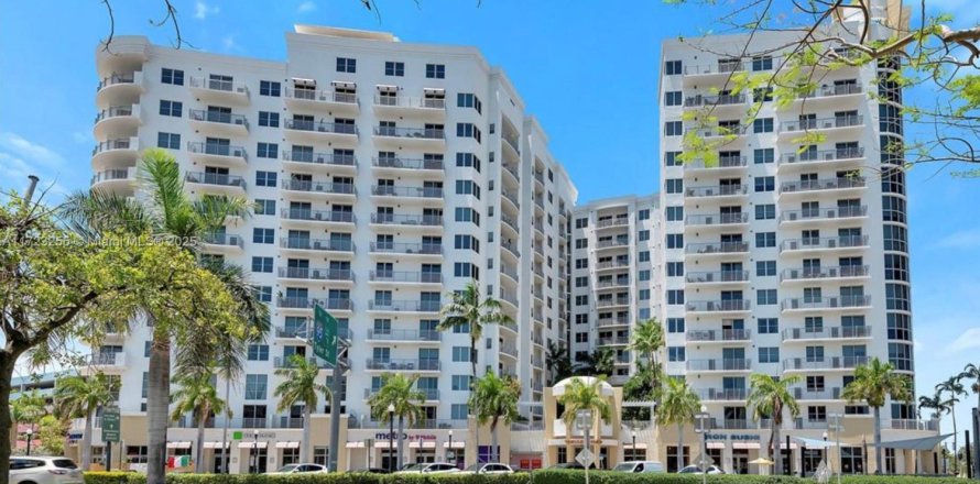 Кондоминиум с 1 спальней в Холливуд, Флорида № 1936555