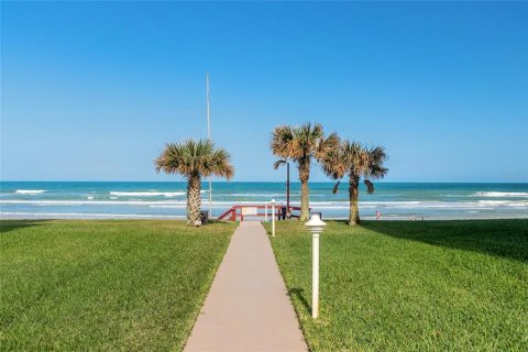 Condo in New Smyrna Beach, Florida, 1 bedroom  № 1717995 - photo 18