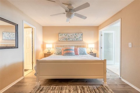 Condo in New Smyrna Beach, Florida, 1 bedroom  № 1717995 - photo 14