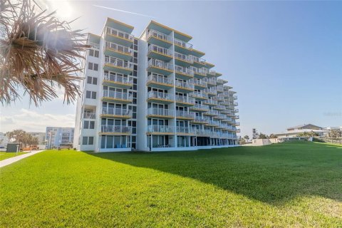 Condo in New Smyrna Beach, Florida, 1 bedroom  № 1717995 - photo 19