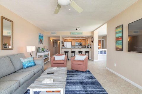 Condo in New Smyrna Beach, Florida, 1 bedroom  № 1717995 - photo 9