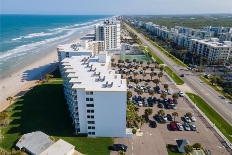 Condo in New Smyrna Beach, Florida, 1 bedroom  № 1717995 - photo 26