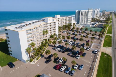 Condo in New Smyrna Beach, Florida, 1 bedroom  № 1717995 - photo 27