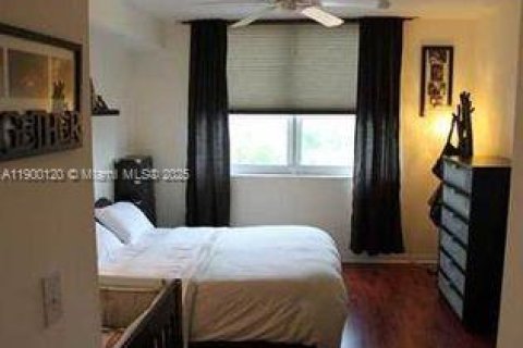 Кондоминиум с 1 спальней в Майами, Флорида № 1952799