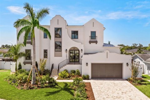 Villa ou maison à Saint Petersburg, Floride 4 chambres, 298.59 m2 № 2312553