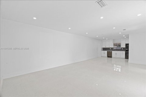 Снять в аренду виллу или дом в Майами, Флорида 3 спальни, 183.2м2, № 2003495 - фото 6