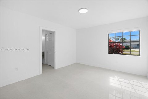 Снять в аренду виллу или дом в Майами, Флорида 3 спальни, 183.2м2, № 2003495 - фото 7