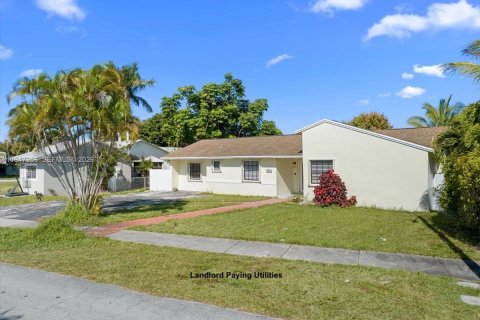 Дом в Майами, Флорида 3 спальни, 183.2м2 № 2003495