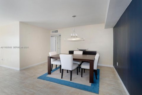 Купить кондоминиум в Майами, Флорида 2 спальни, 132.85м2, № 2080419 - фото 10