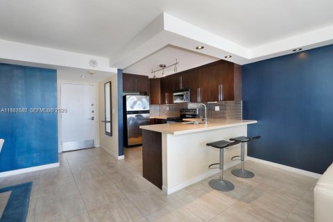 Купить кондоминиум в Майами, Флорида 2 спальни, 132.85м2, № 2080419 - фото 7