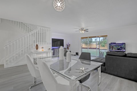 Adosado en venta en West Palm Beach, Florida, 3 dormitorios, 144.93 m2 № 2273674 - foto 9