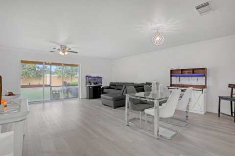 Adosado en venta en West Palm Beach, Florida, 3 dormitorios, 144.93 m2 № 2273674 - foto 7