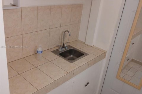 Immobilier commercial à louer à Miami, Floride: 1 chambre, 123.47 m2 № 1852088 - photo 3