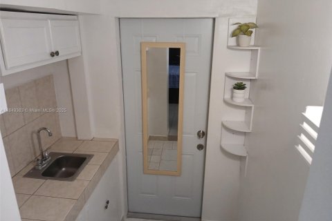 Immobilier commercial à louer à Miami, Floride: 1 chambre, 123.47 m2 № 1852088 - photo 8